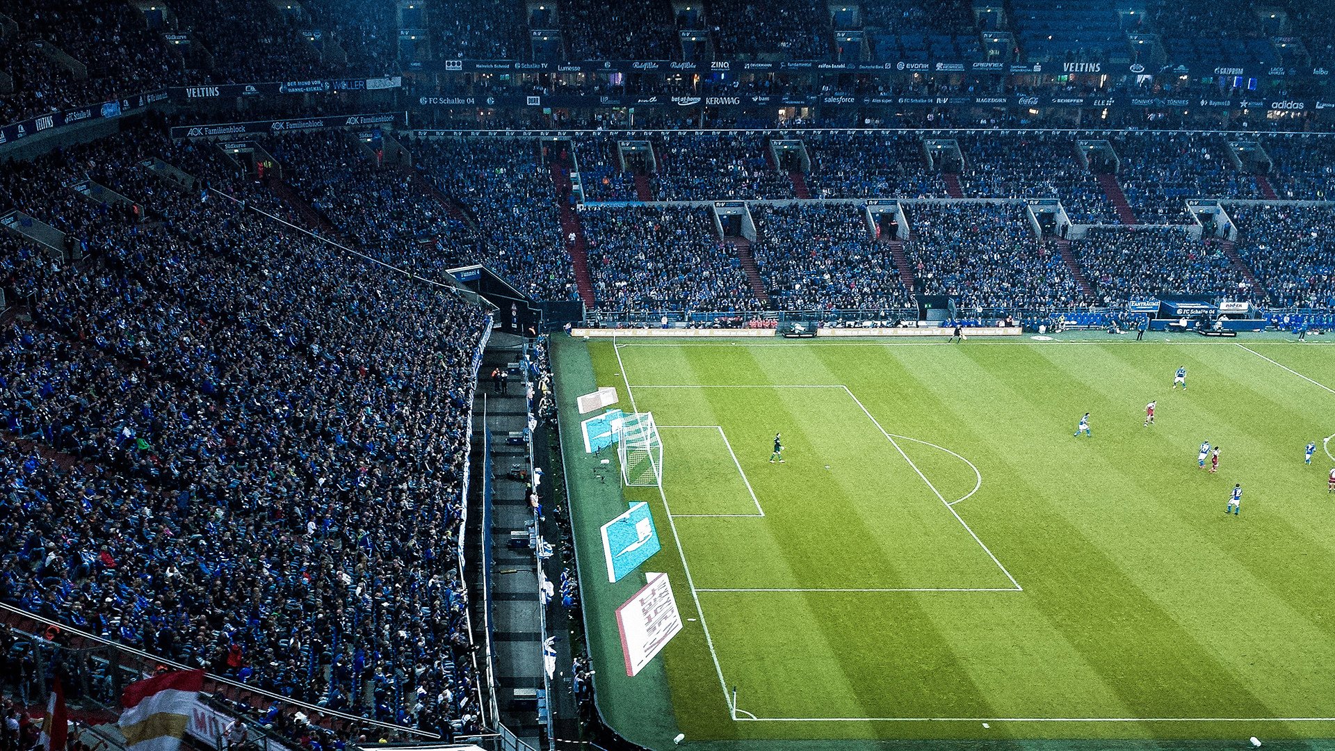 欧冠半决赛之夜,莱奥的防守艺术,如何用进攻者的脚锁死对手